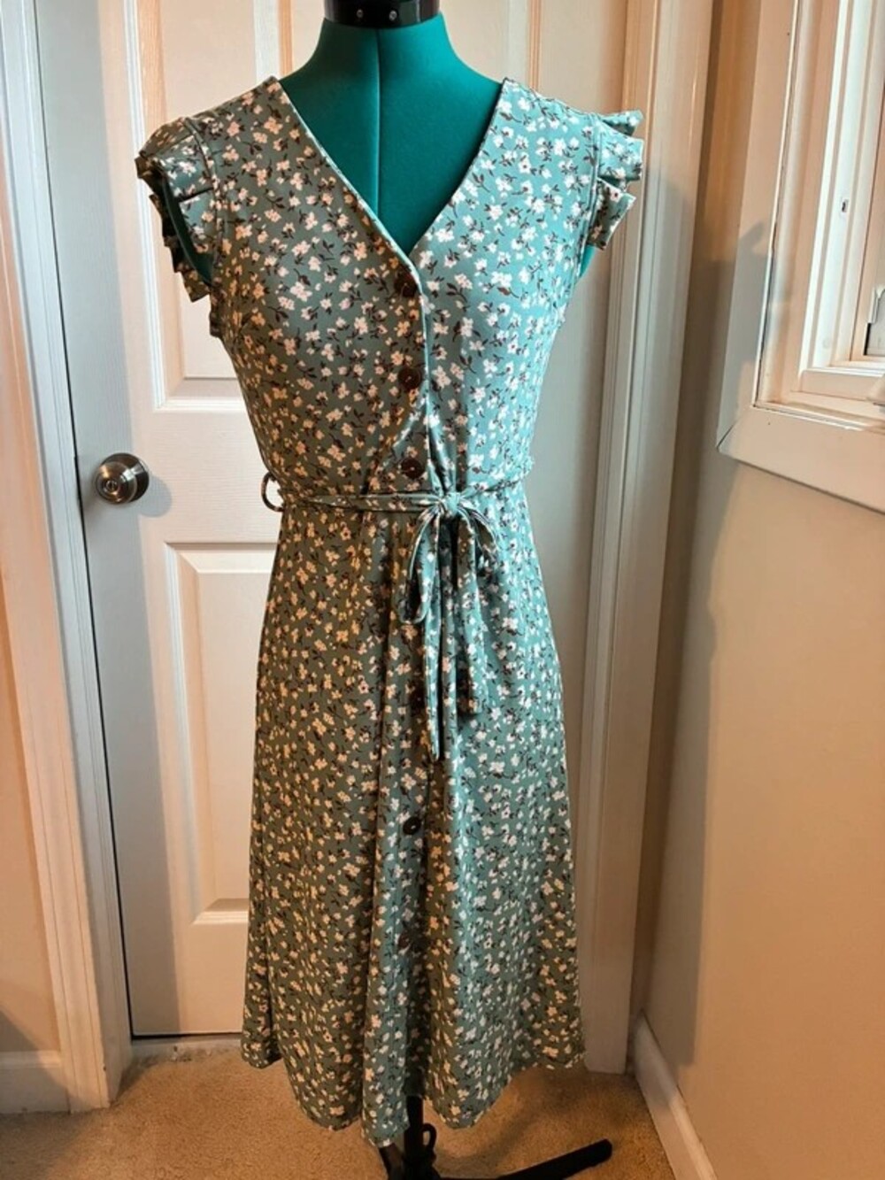 Women's floral sleeveless dress